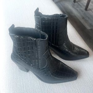 Seven7 Black Boots